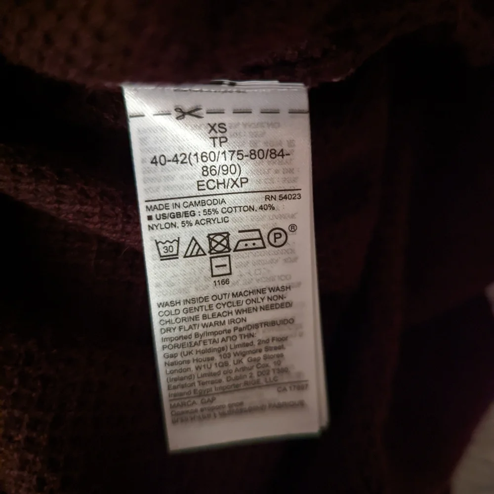 NWOT GAP Vneck Sweater. Size XS._7